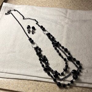 Source Unknown Black Beaded Necklace Set with 2 pairs of earrings